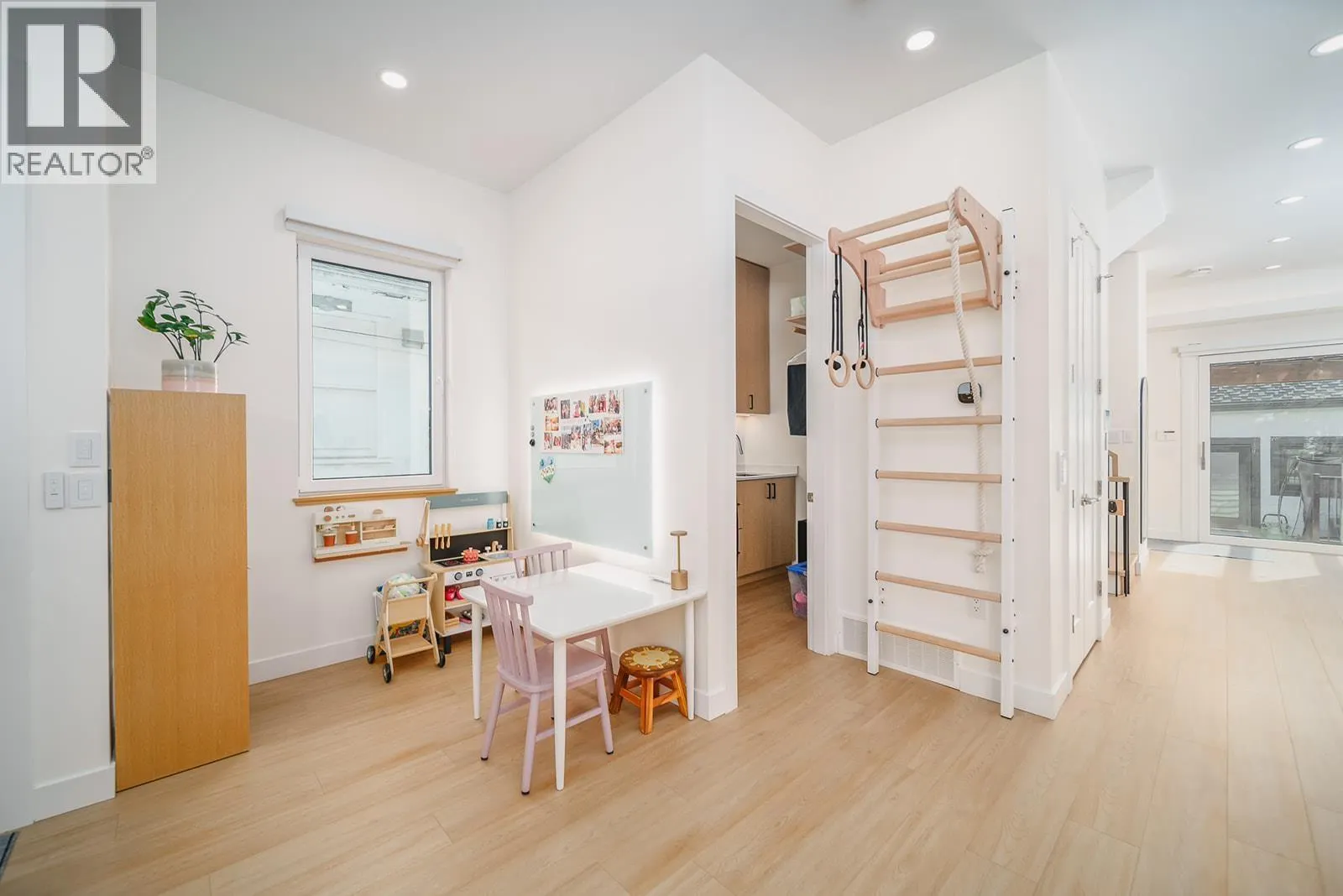 2428 FRANKLIN STREET