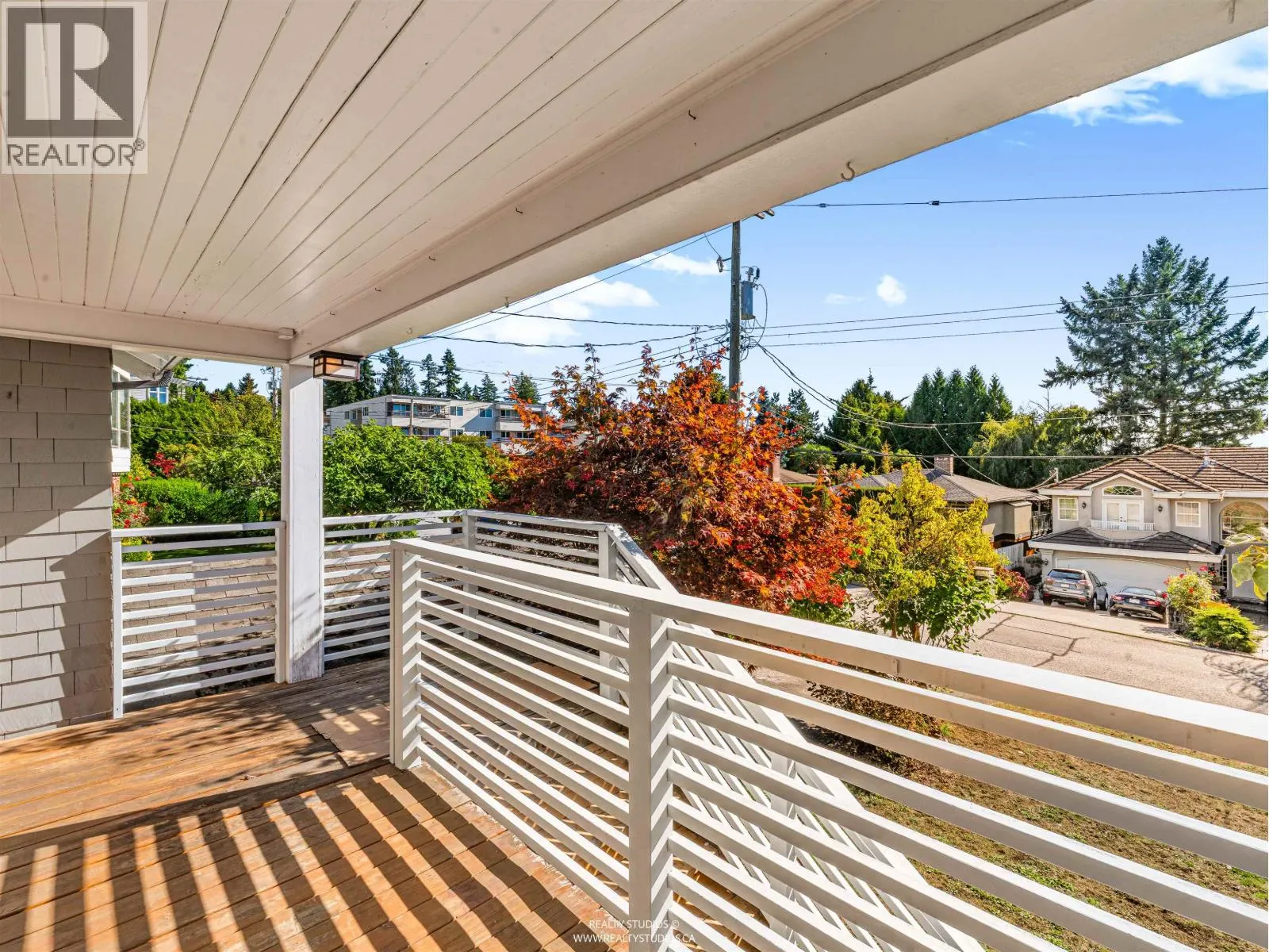 138 W KINGS ROAD