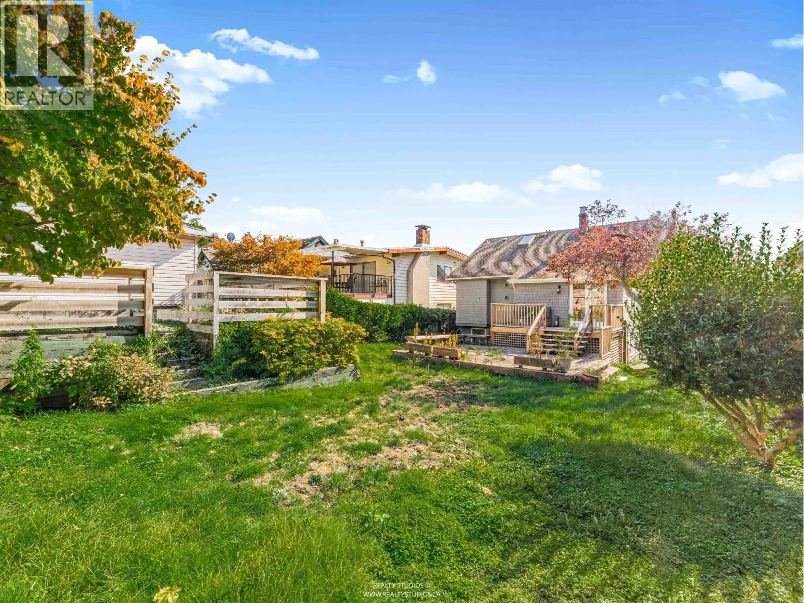 138 W KINGS ROAD