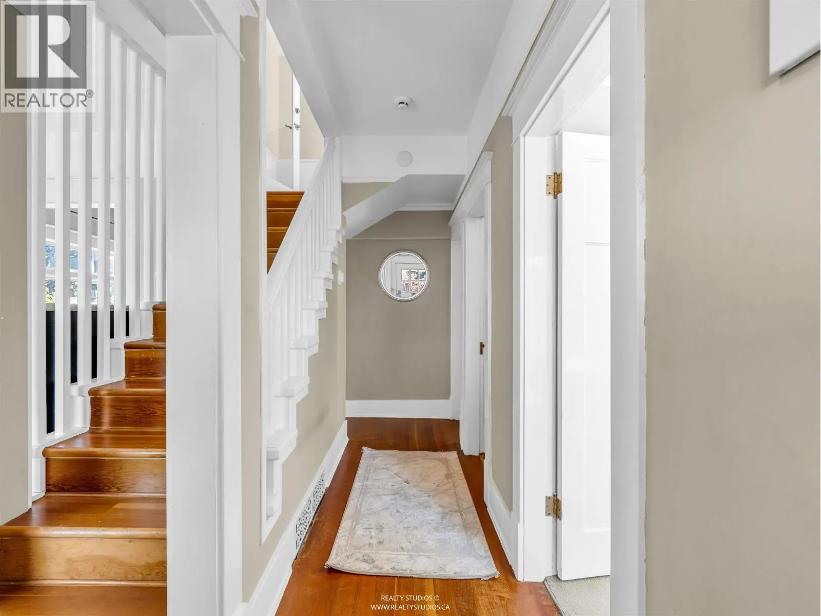 138 W KINGS ROAD