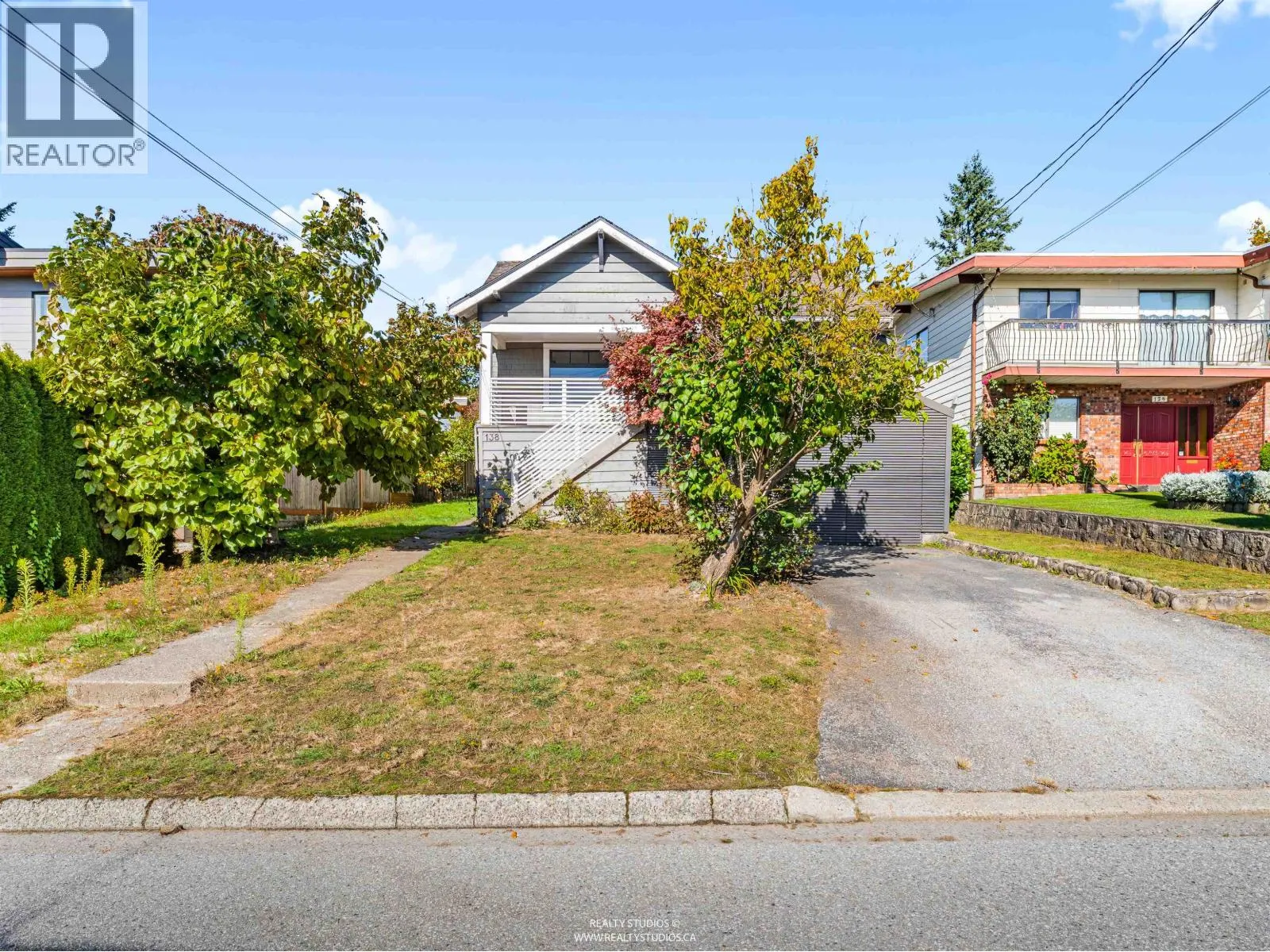 138 W KINGS ROAD