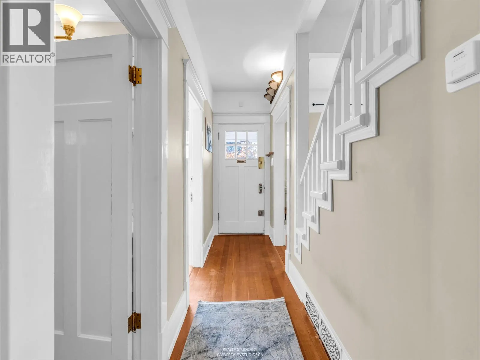 138 W KINGS ROAD