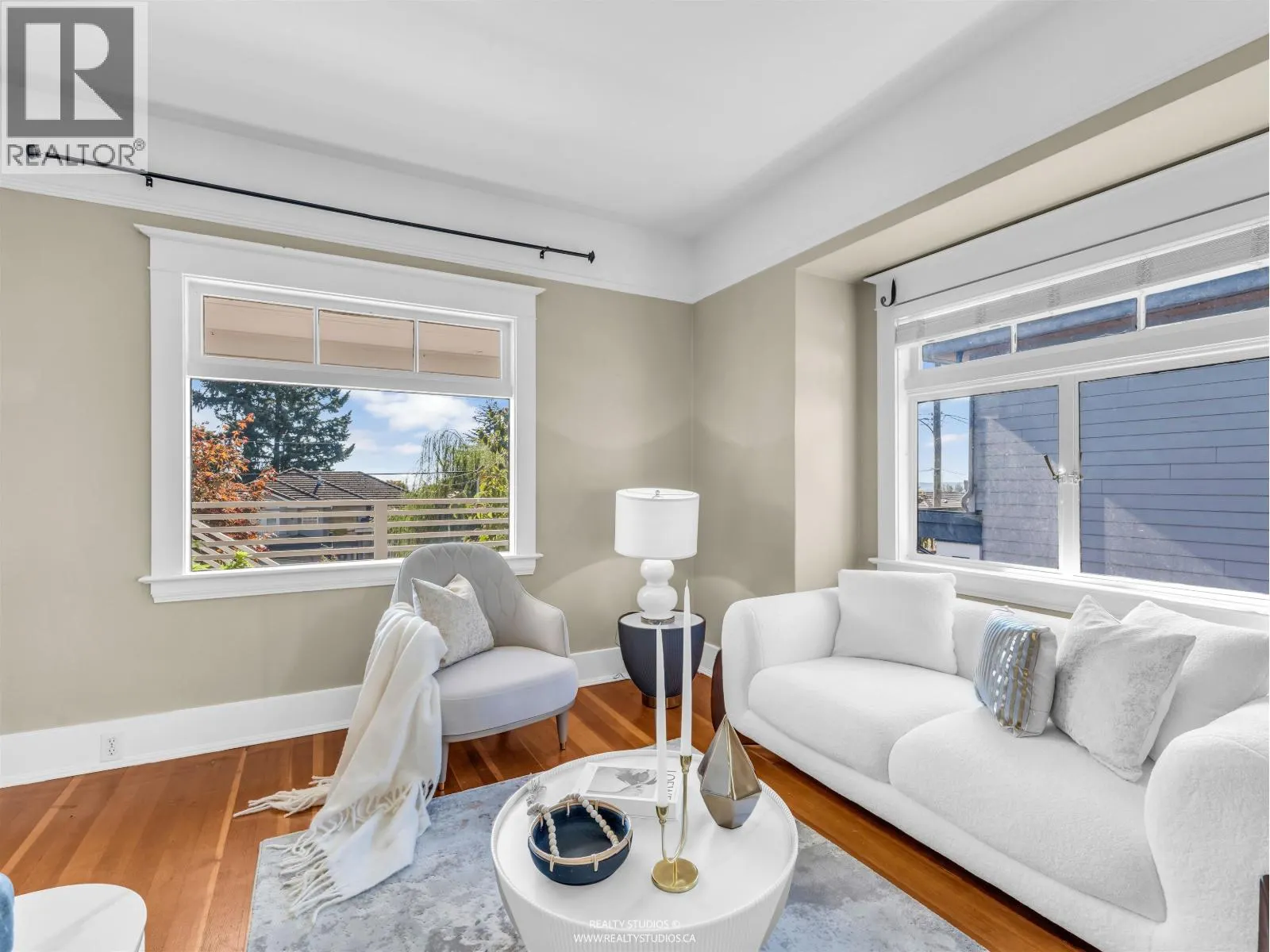 138 W KINGS ROAD