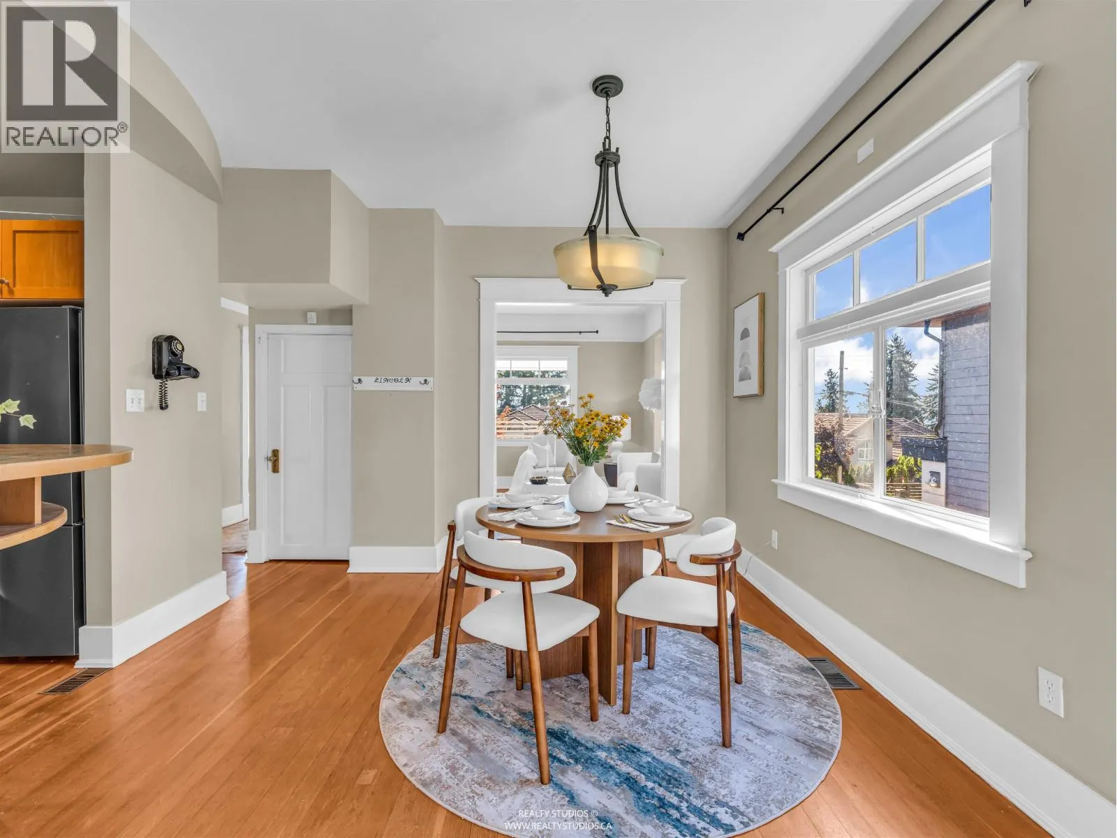 138 W KINGS ROAD