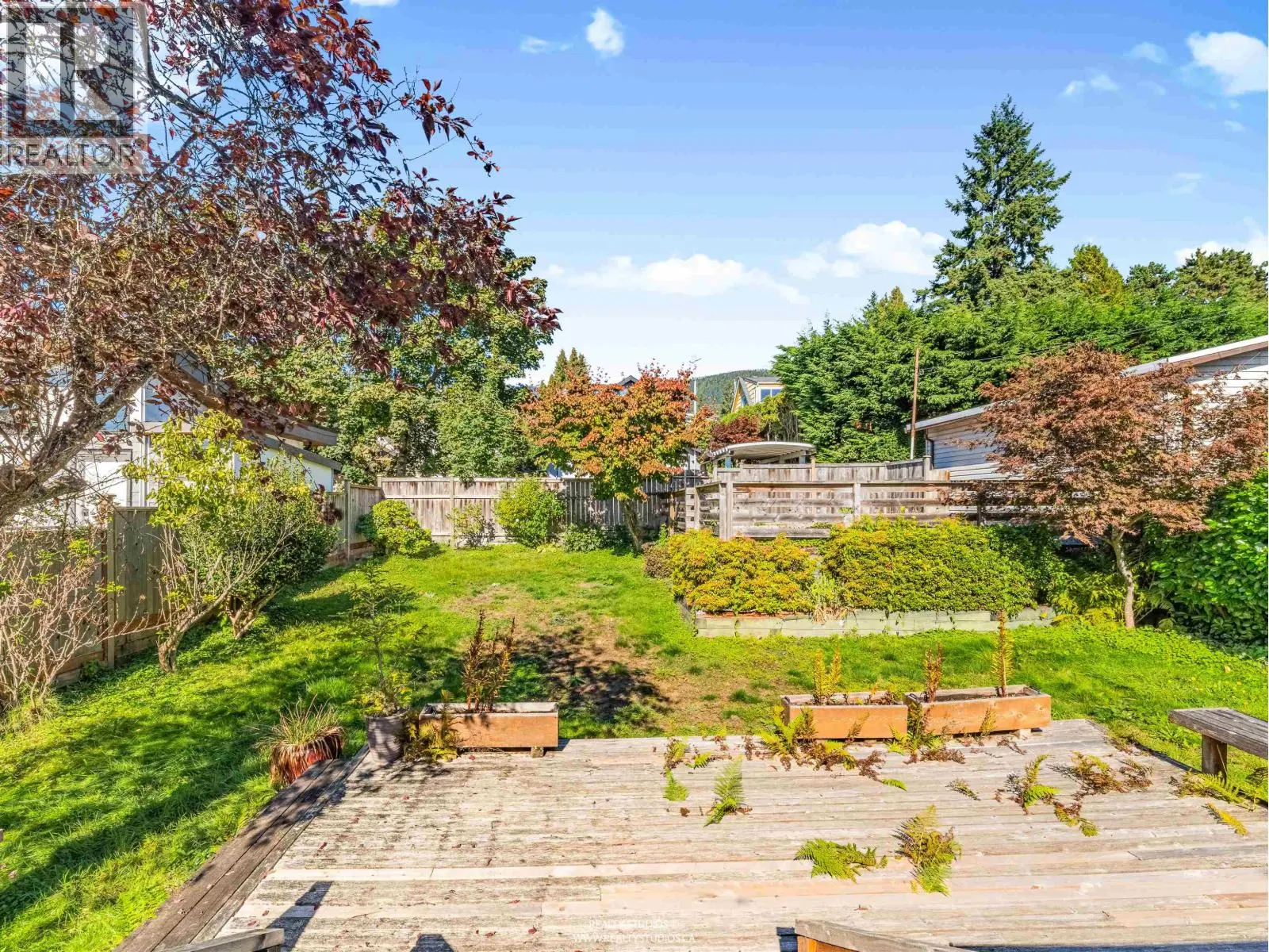 138 W KINGS ROAD
