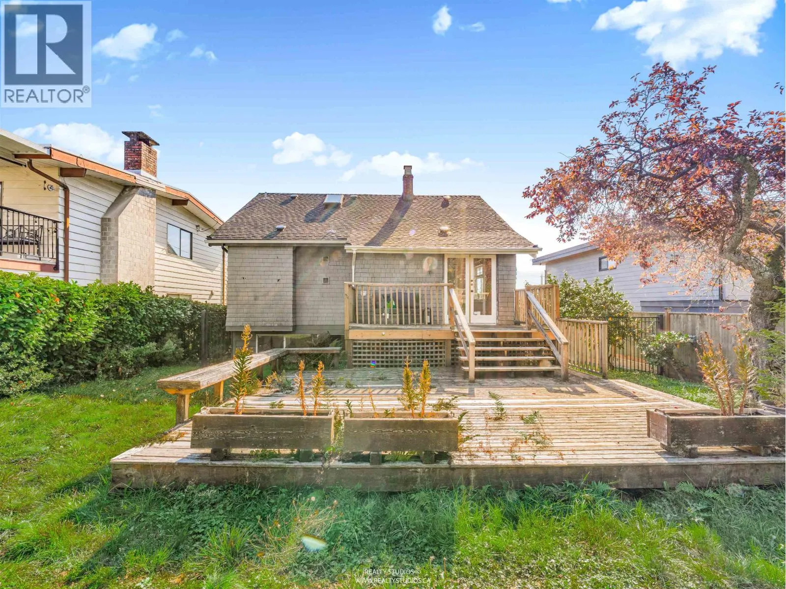 138 W KINGS ROAD