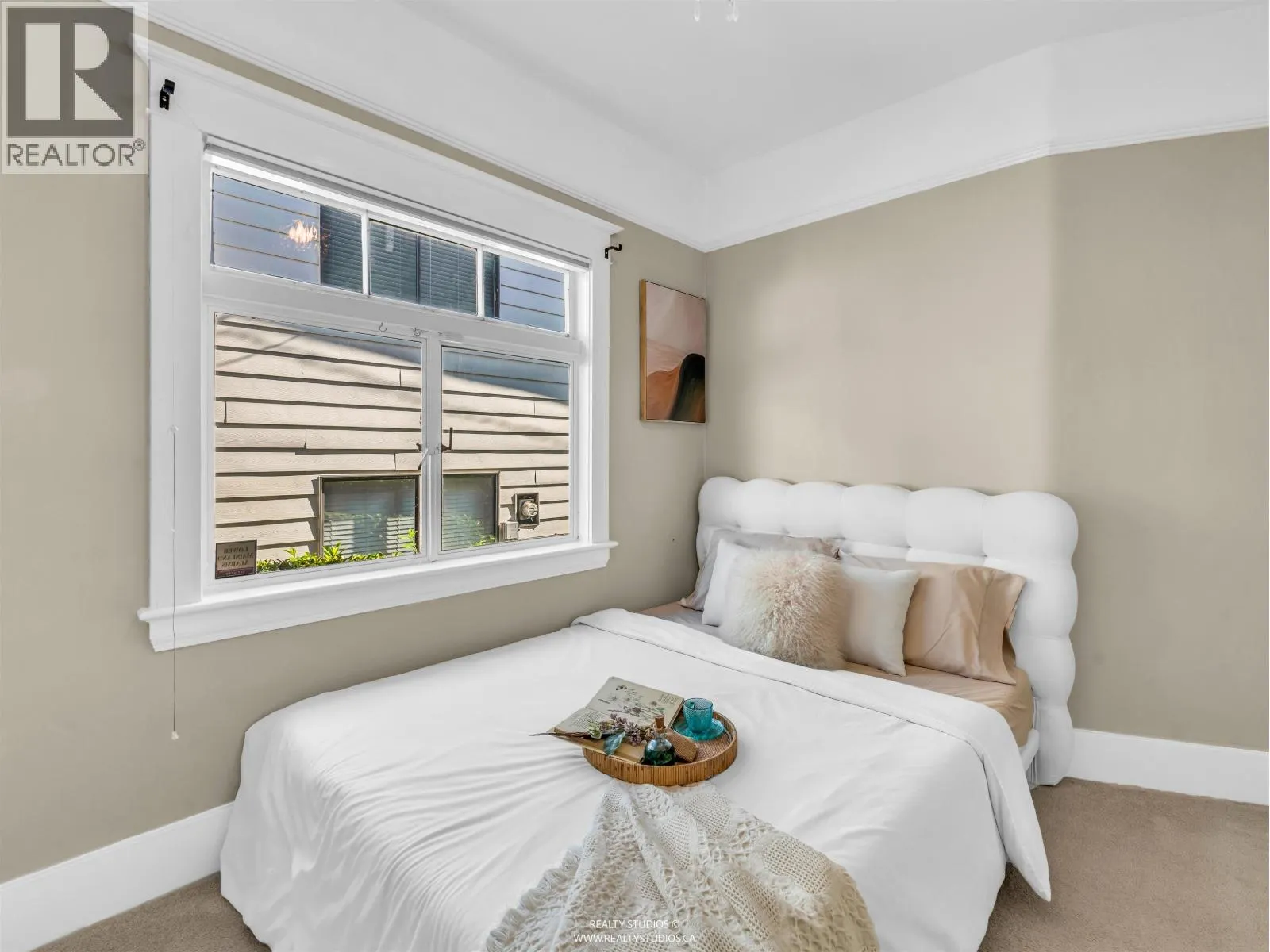 138 W KINGS ROAD