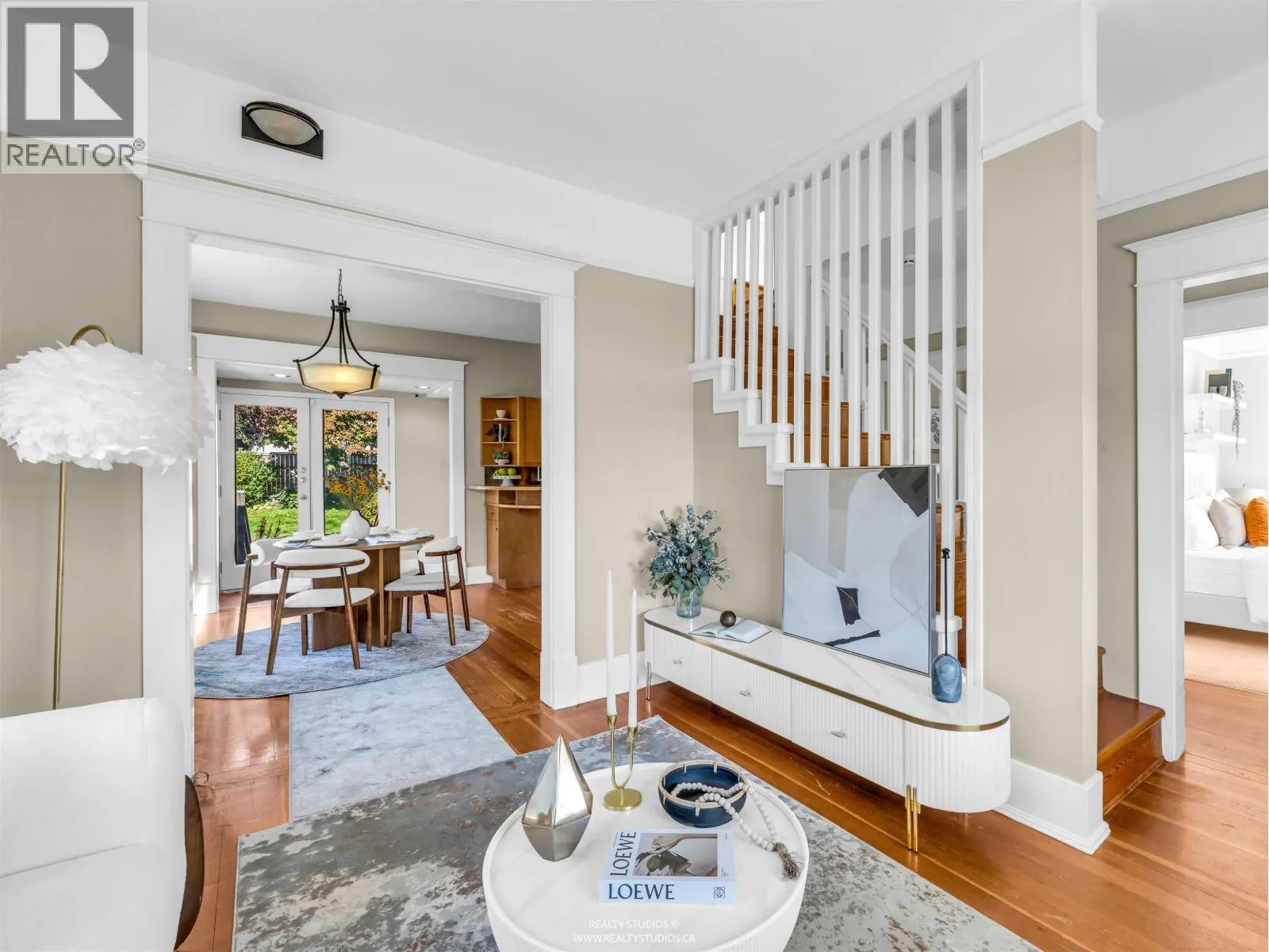 138 W KINGS ROAD