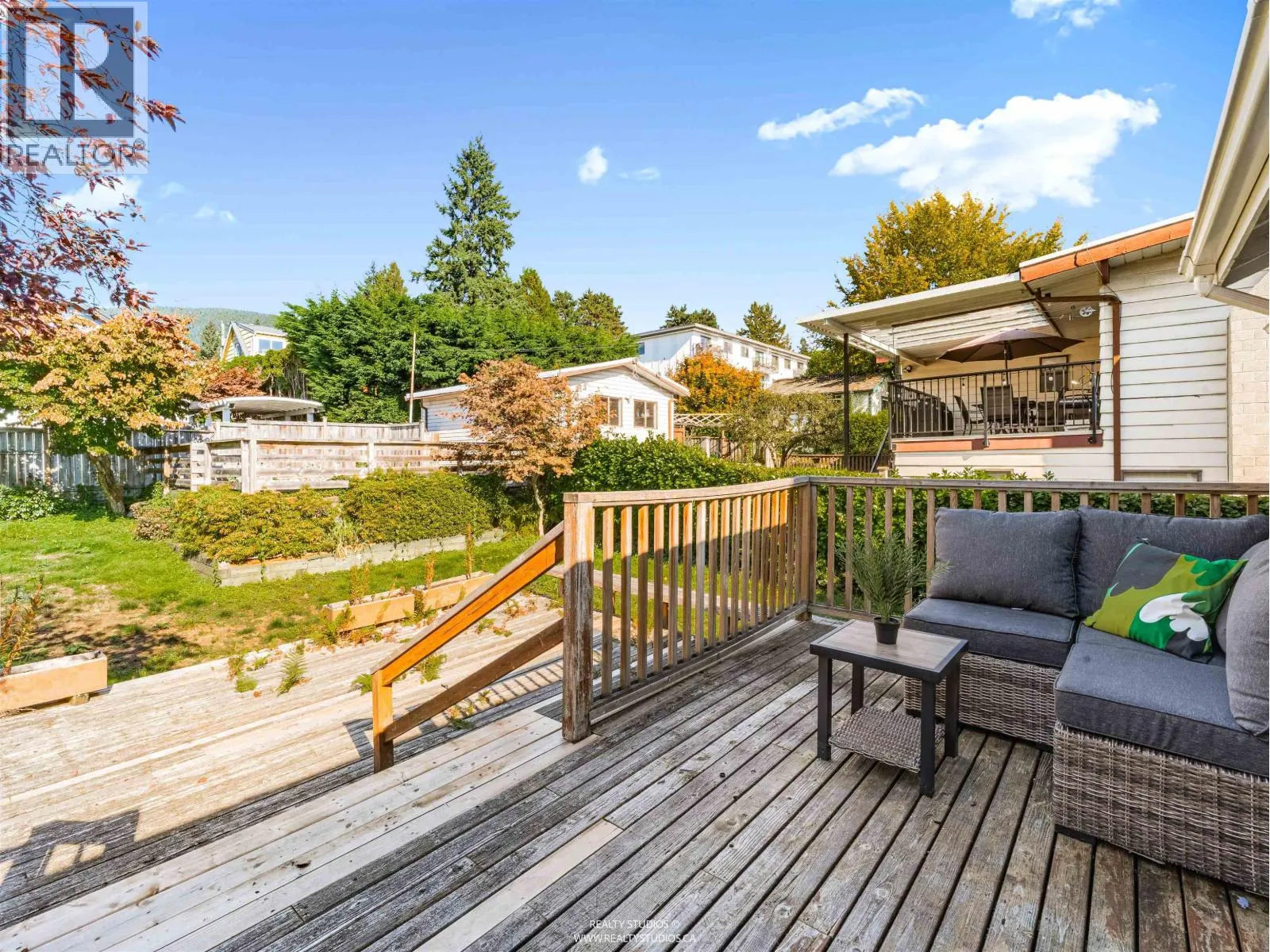 138 W KINGS ROAD