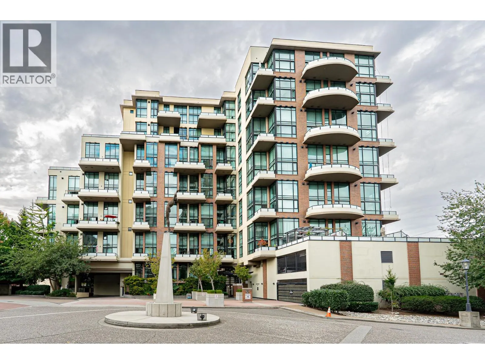 412 10 RENAISSANCE SQUARE