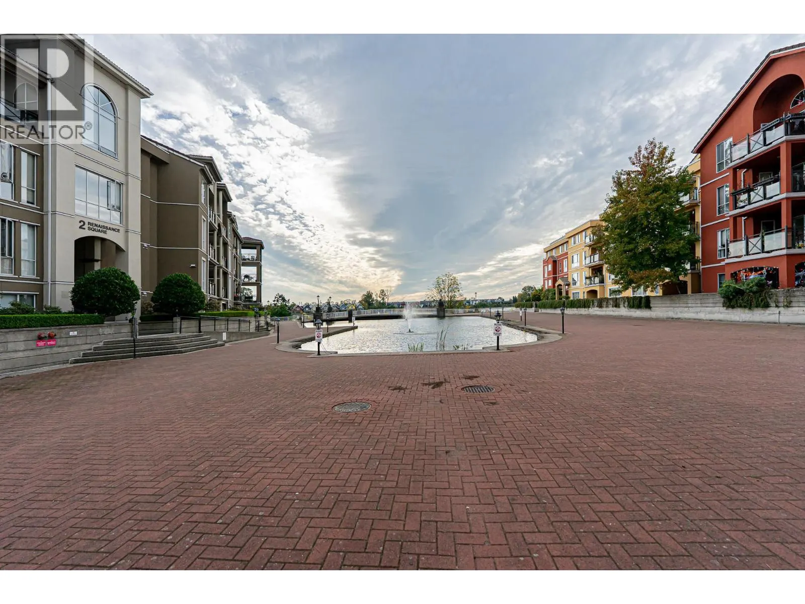 412 10 RENAISSANCE SQUARE