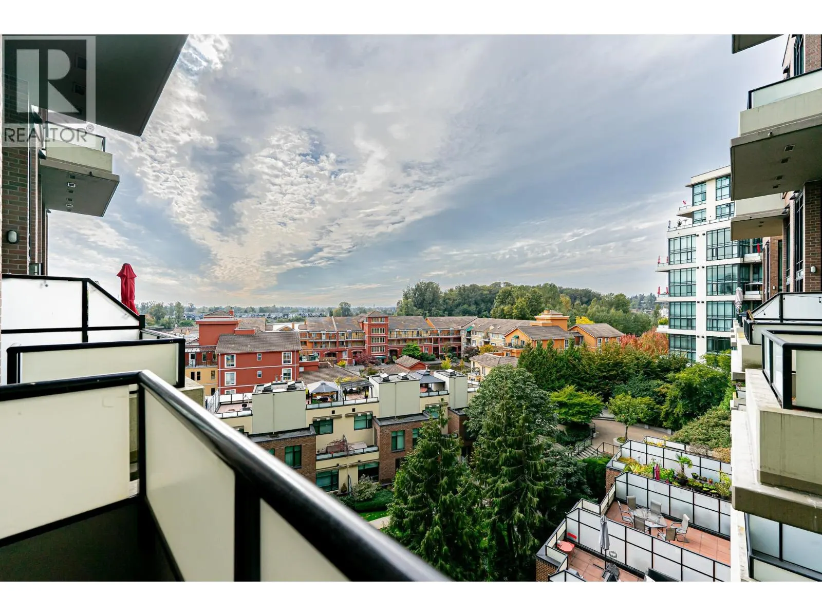 412 10 RENAISSANCE SQUARE
