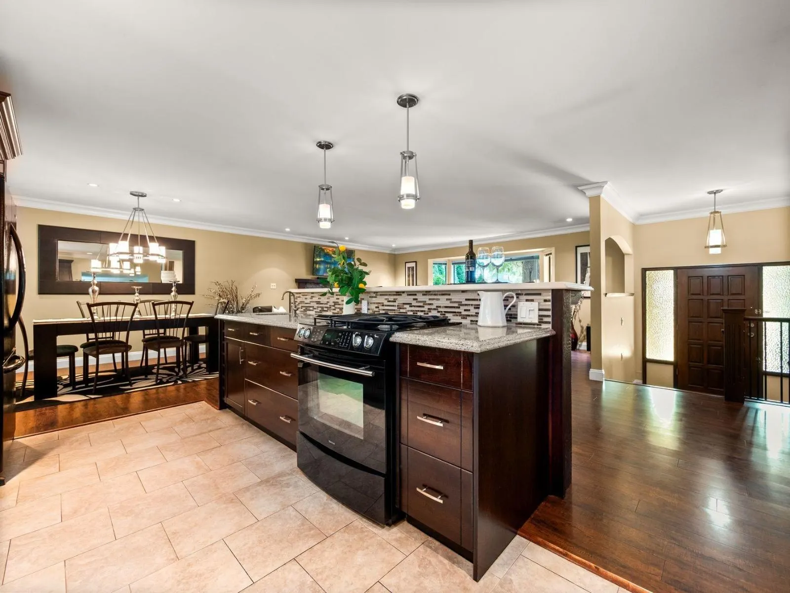 6823 SUSSEX CRESCENT