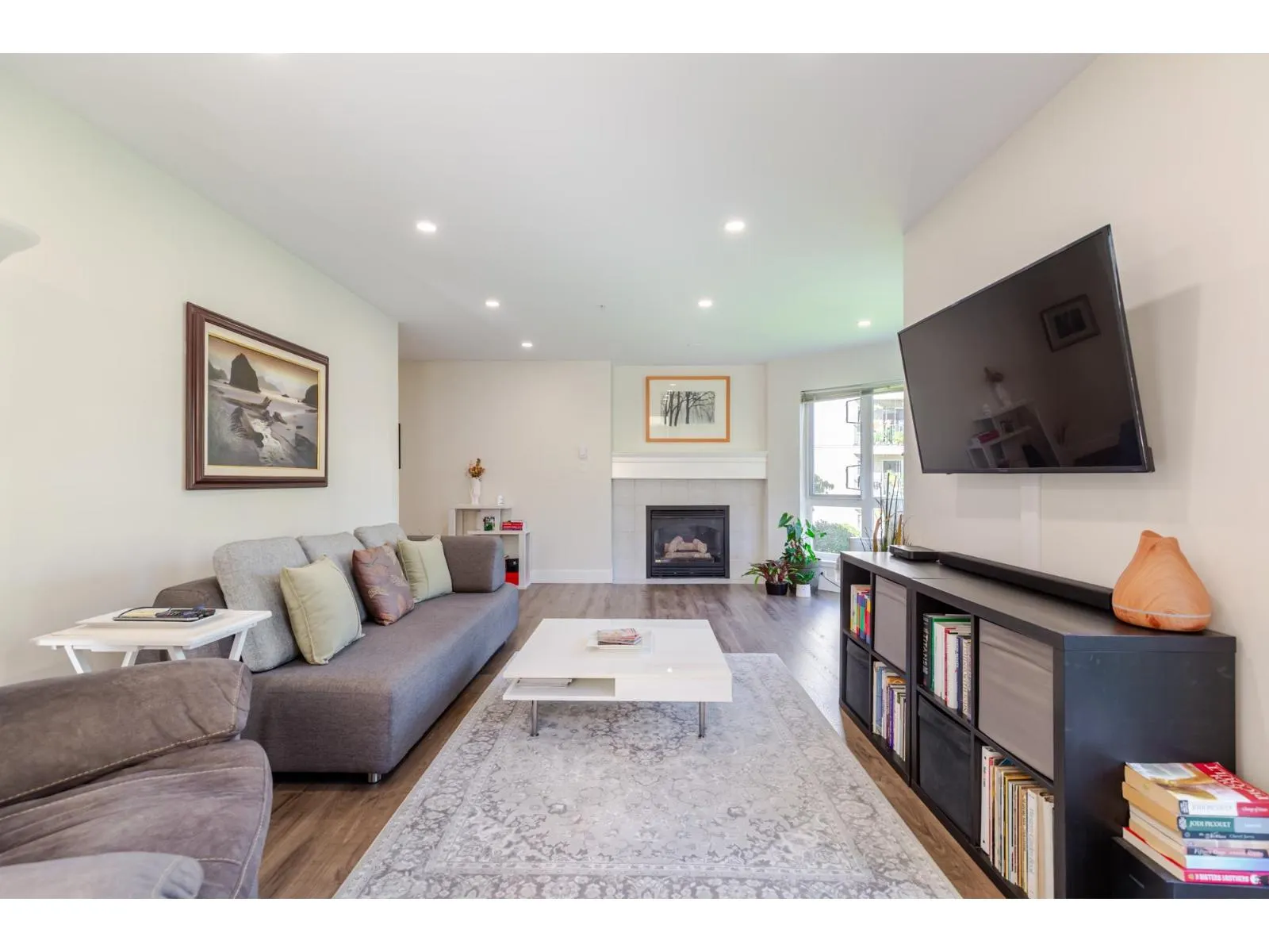 202 3172 GLADWIN ROAD