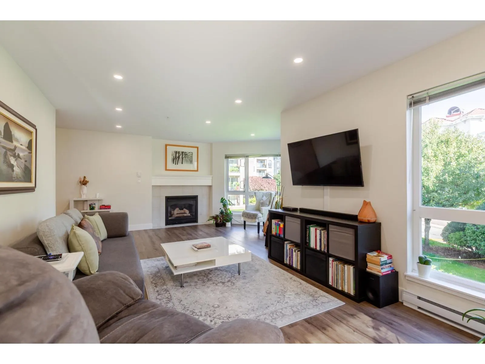 202 3172 GLADWIN ROAD