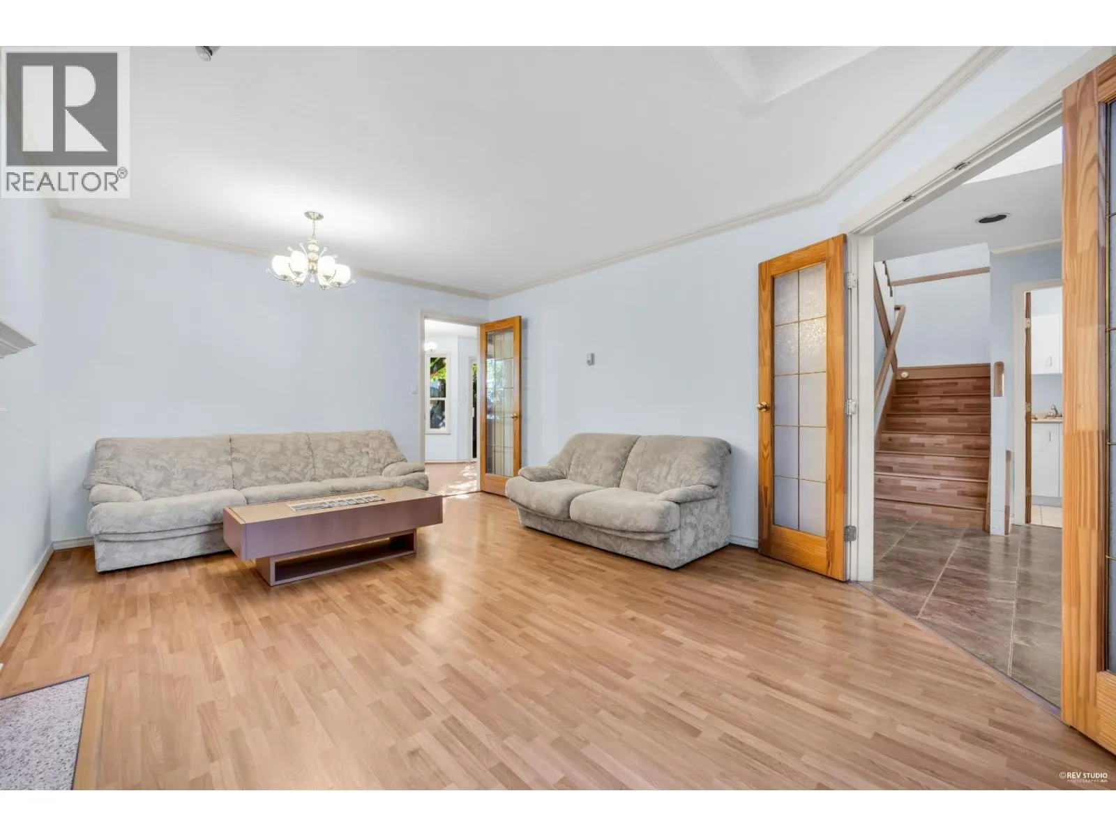6 8151 GARDEN CITY ROAD