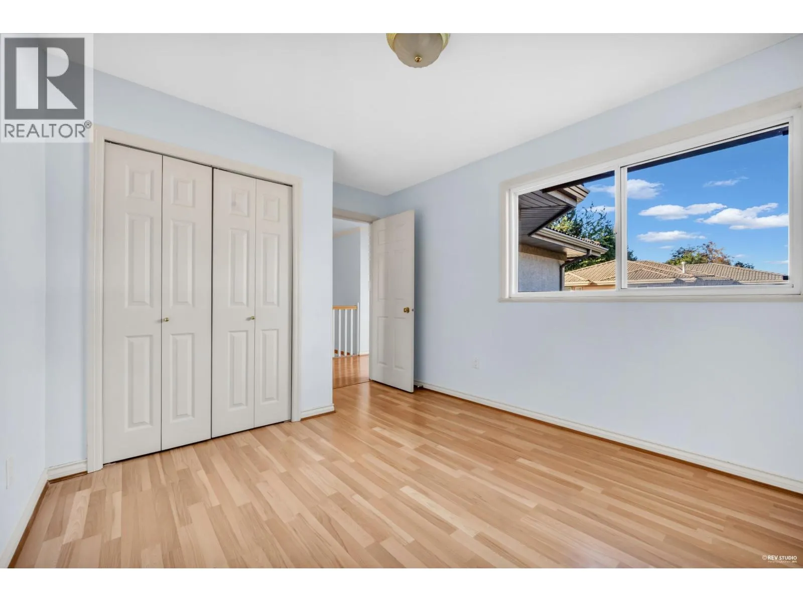 6 8151 GARDEN CITY ROAD