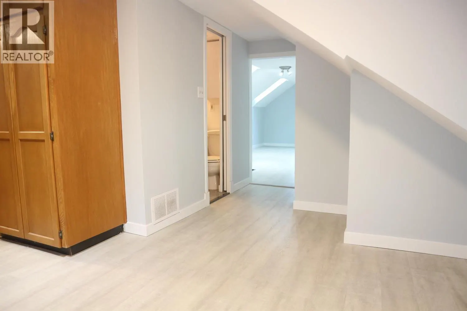 Top 796 E 12 STREET