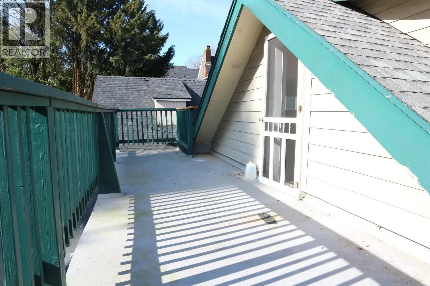 Top 796 E 12 STREET