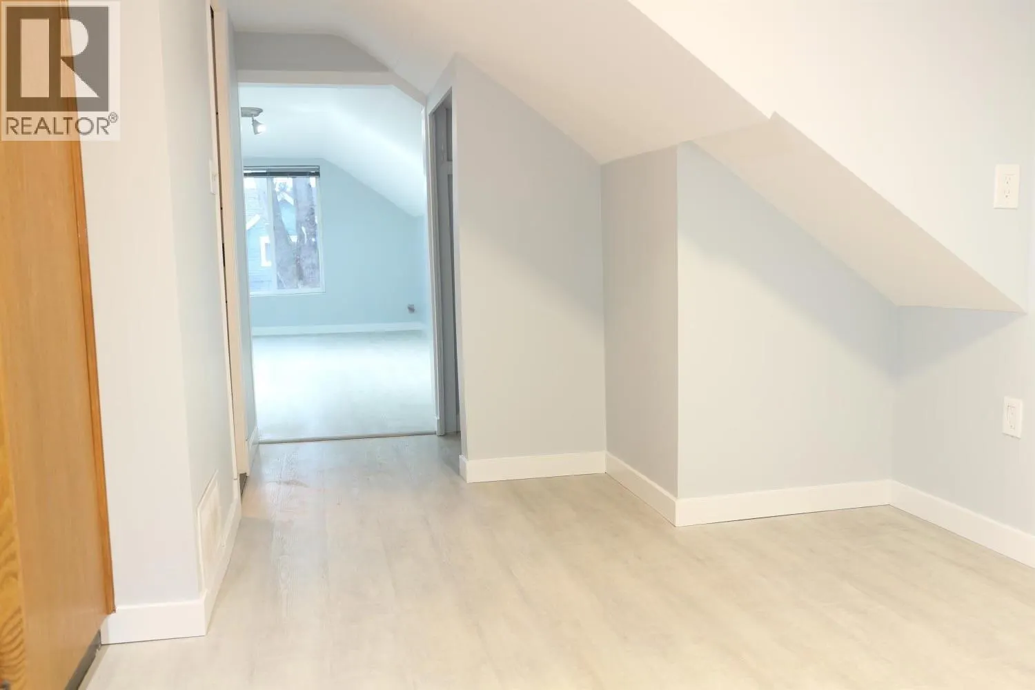 Top 796 E 12 STREET