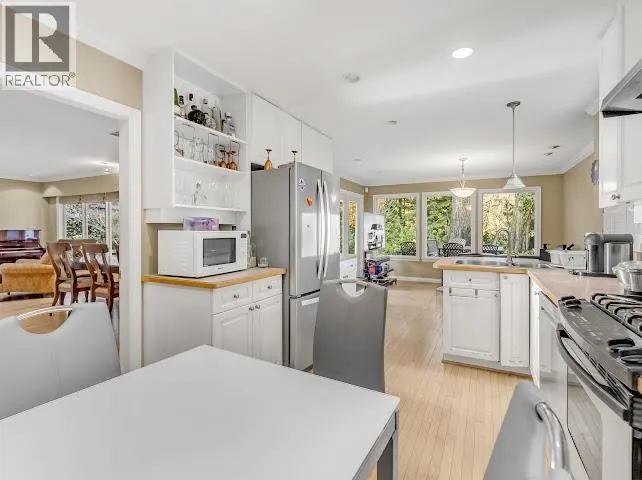 4025 SUNSET BOULEVARD