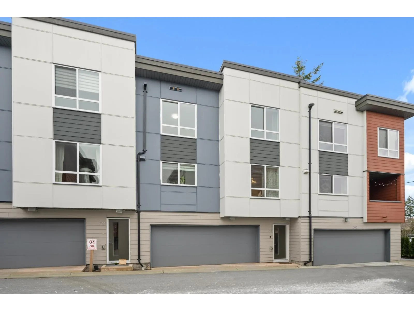 31 1670 160 STREET