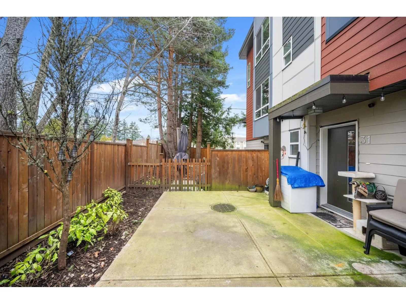 31 1670 160 STREET