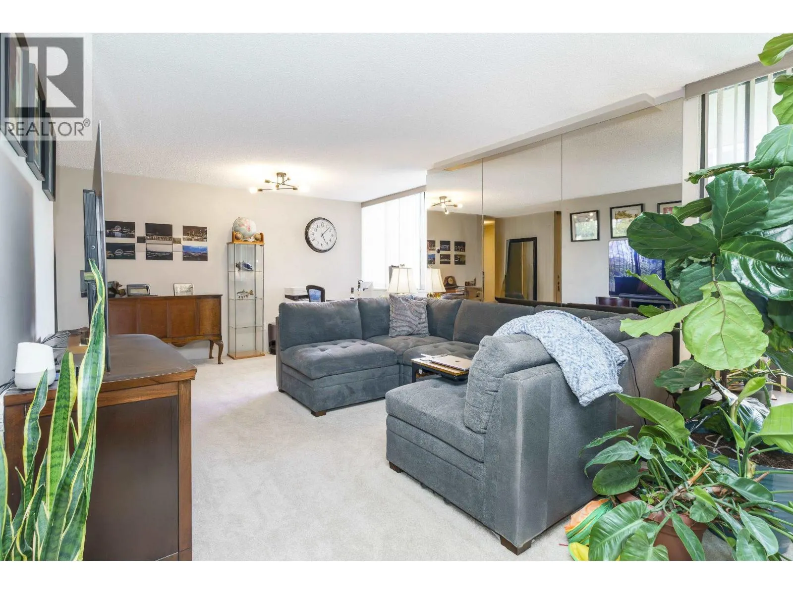 303 3737 BARTLETT COURT