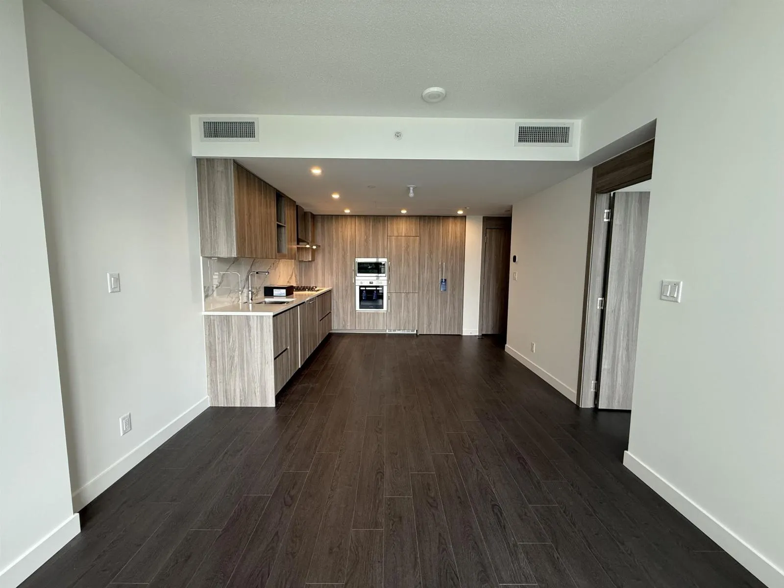 1610 13768 100TH AVENUE