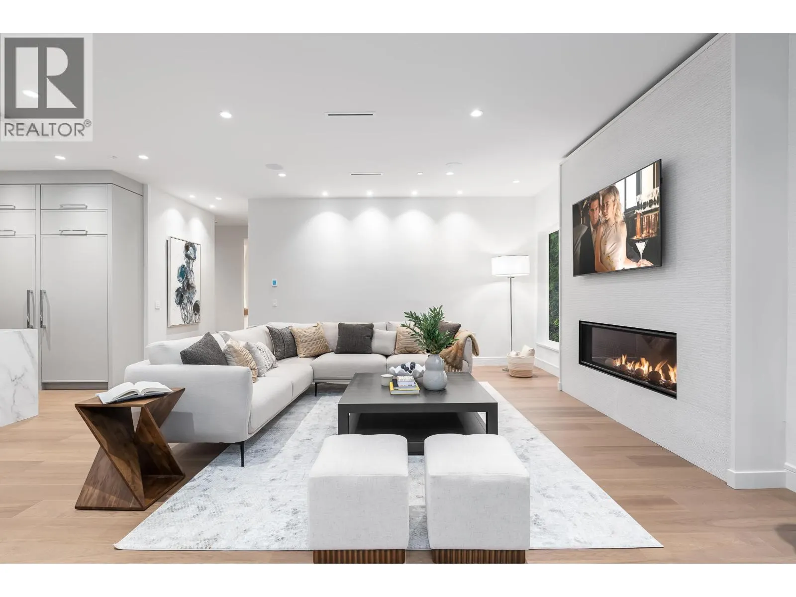 360 SOUTHBOROUGH DRIVE