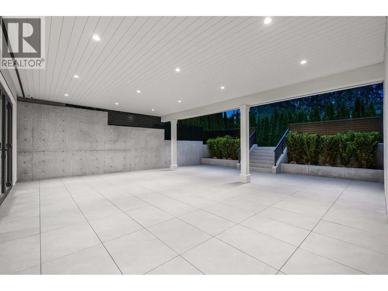 360 SOUTHBOROUGH DRIVE