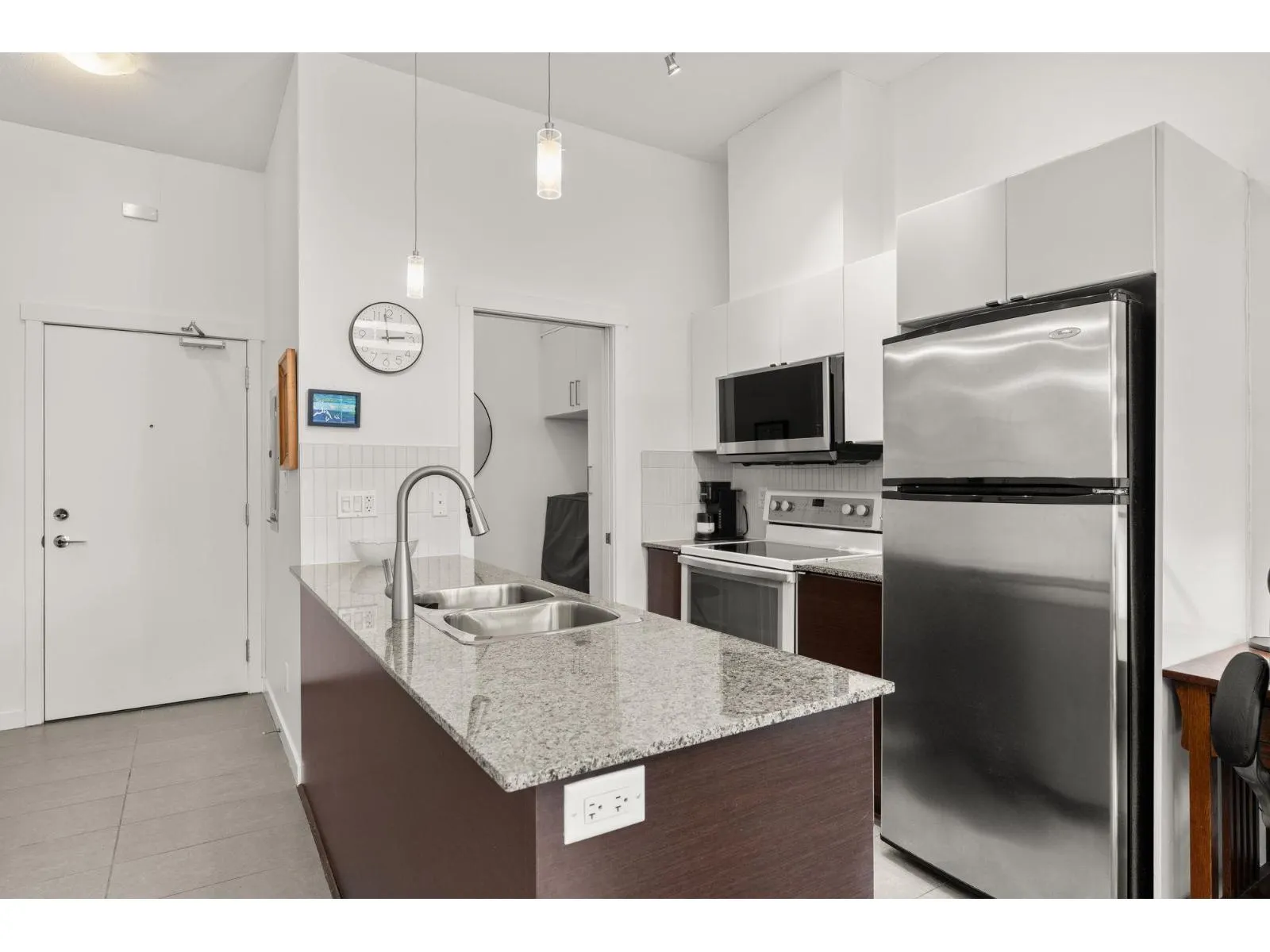 524 13733 107A AVENUE