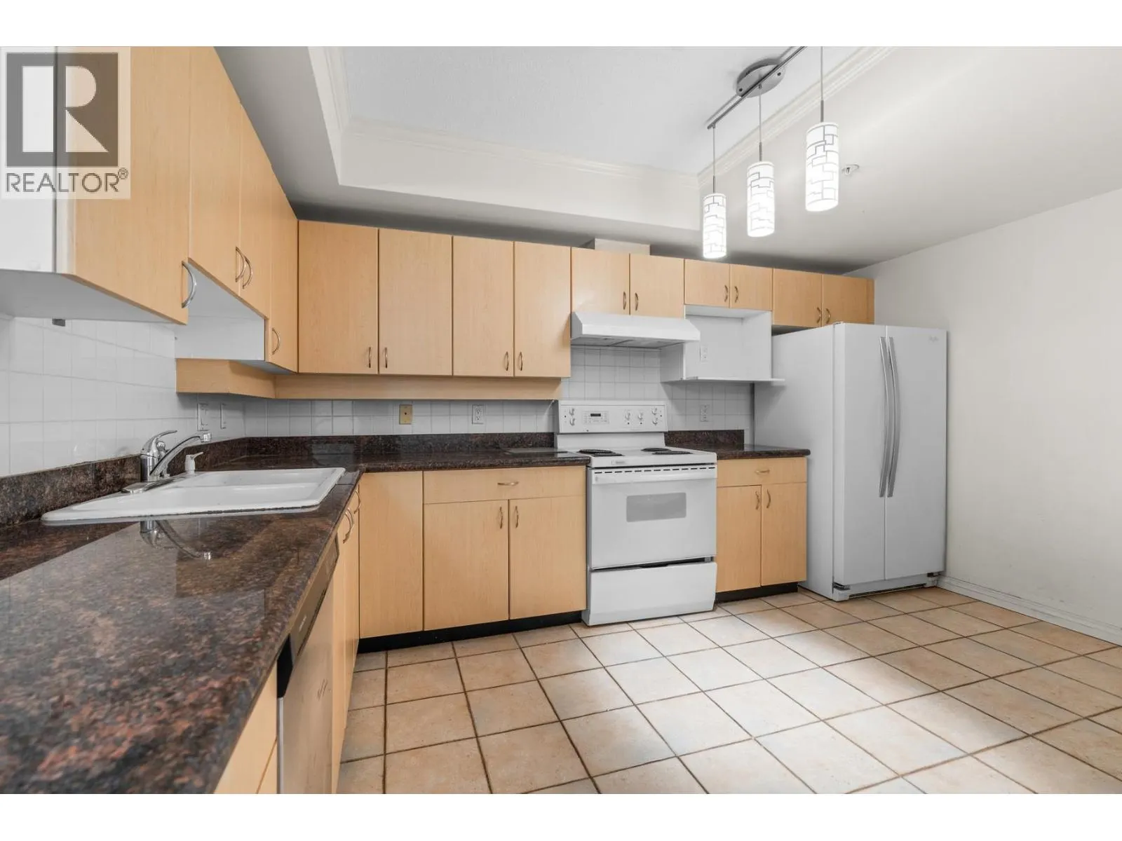 1605 6611 COONEY ROAD