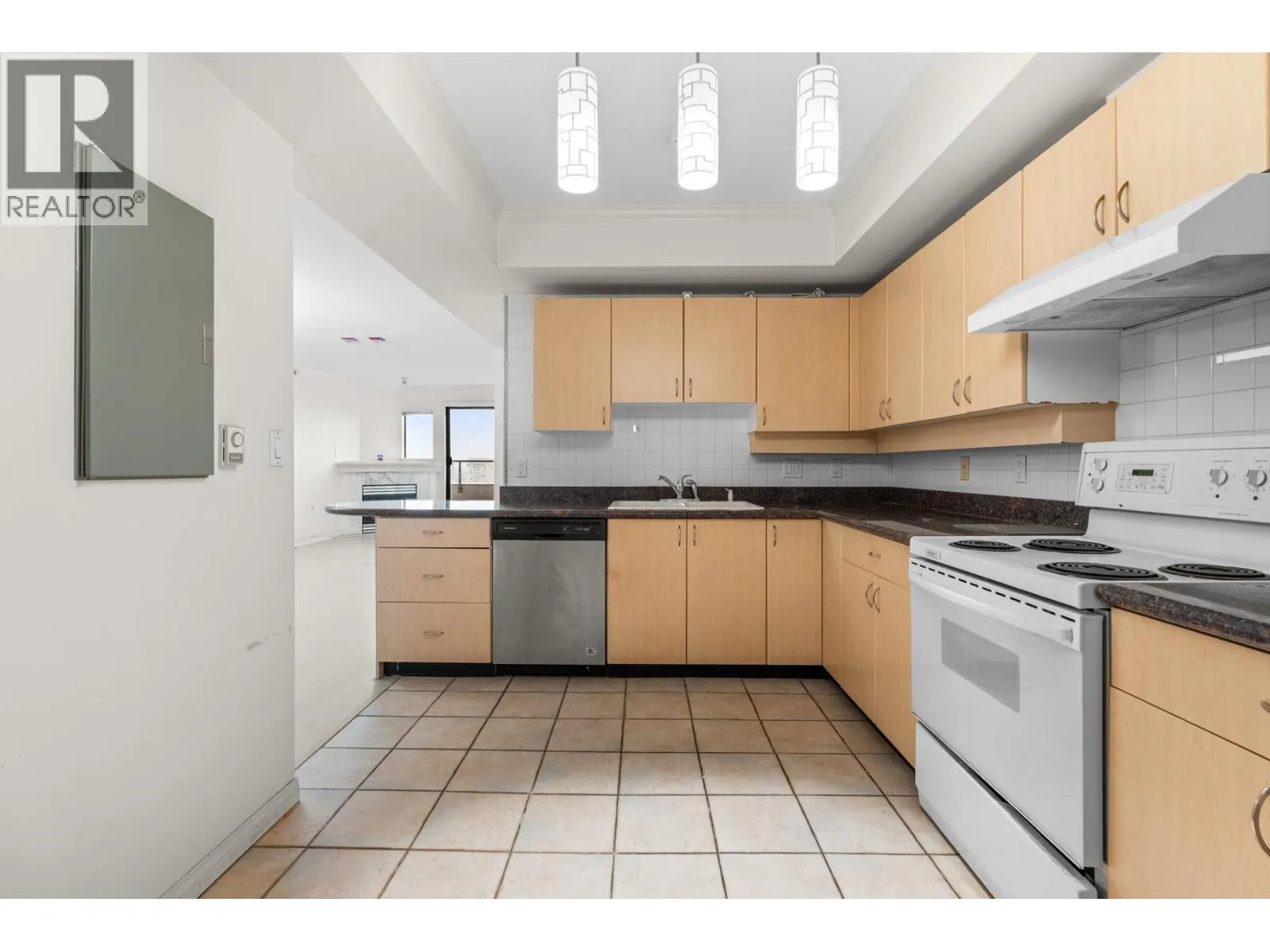 1605 6611 COONEY ROAD