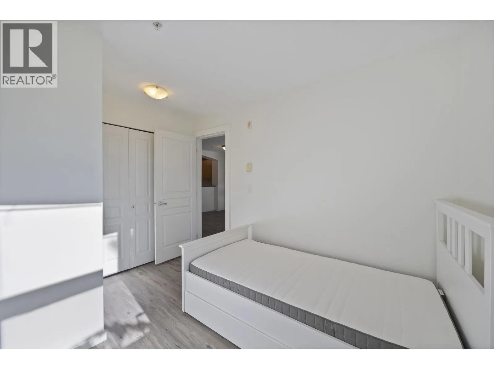 310 9339 UNIVERSITY CRESCENT