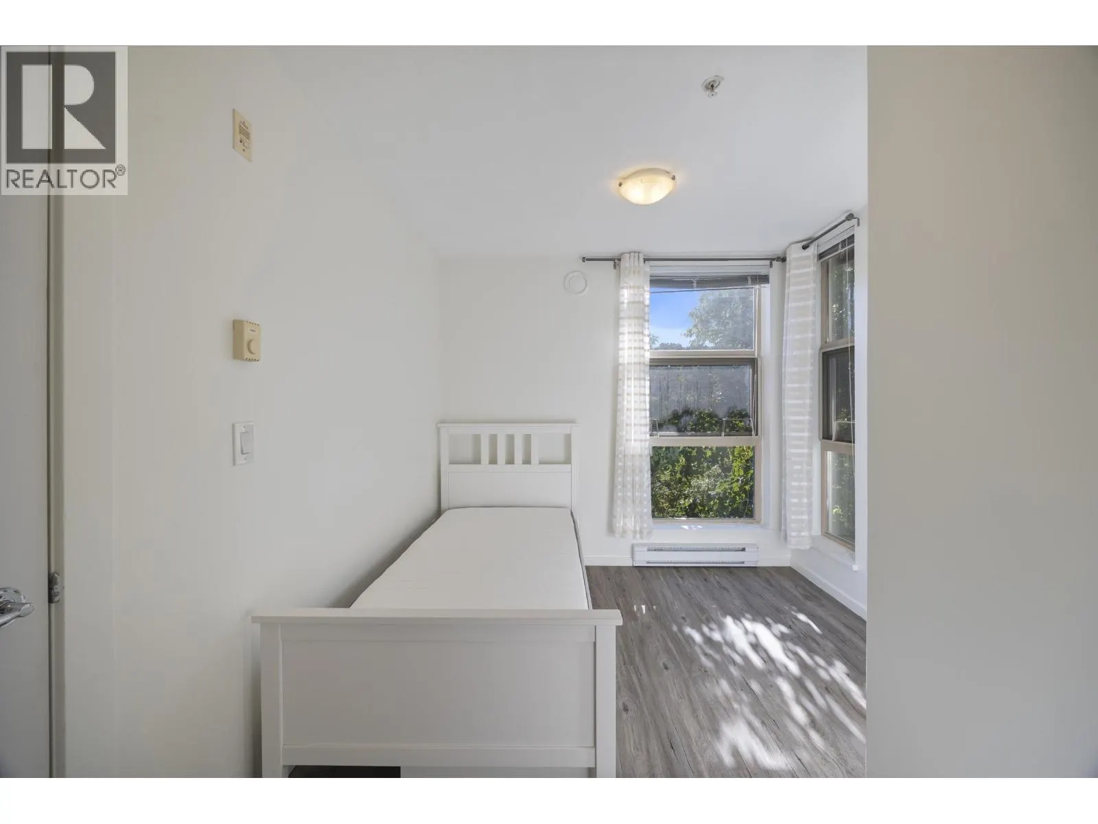 310 9339 UNIVERSITY CRESCENT