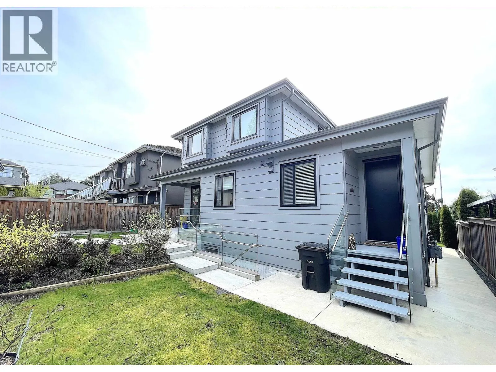1633 SE MARINE DRIVE