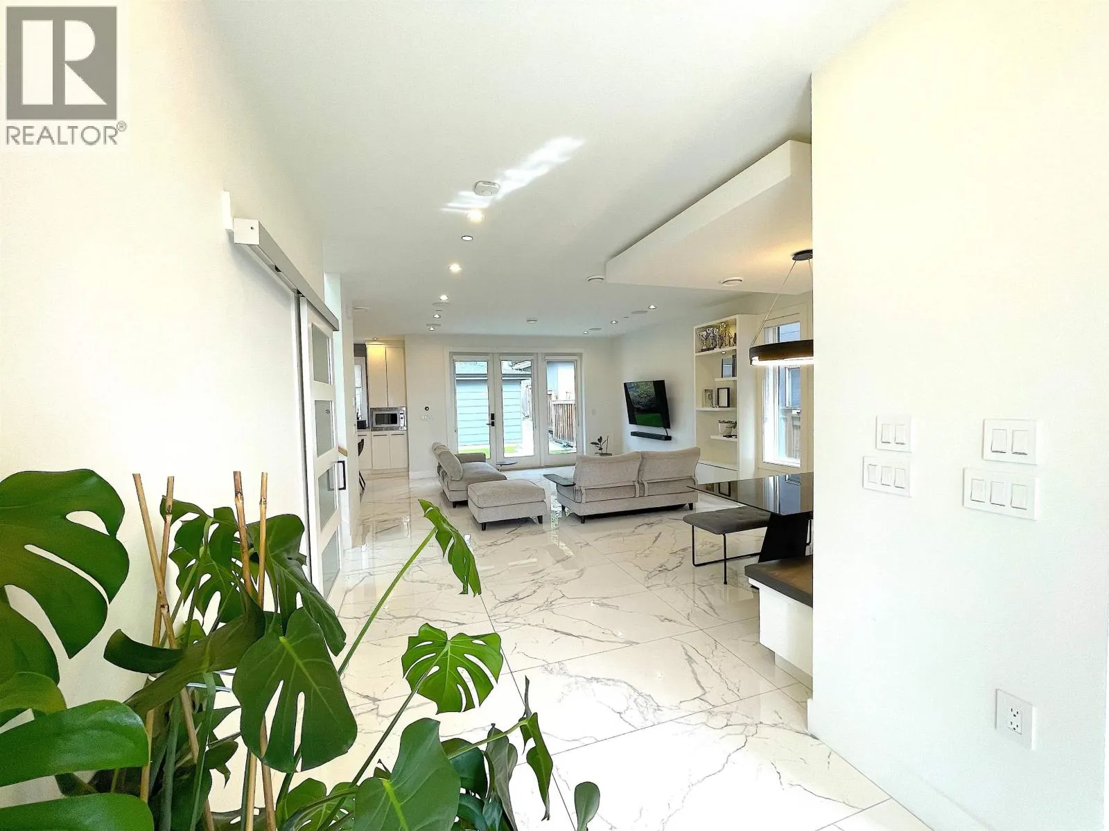 1633 SE MARINE DRIVE