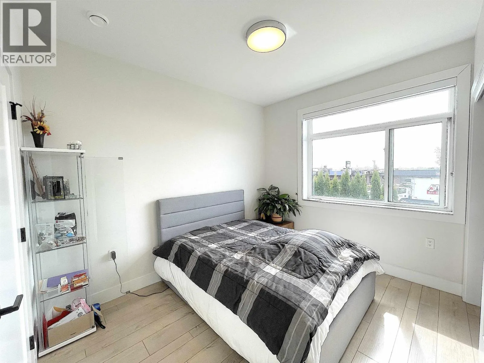 1633 SE MARINE DRIVE