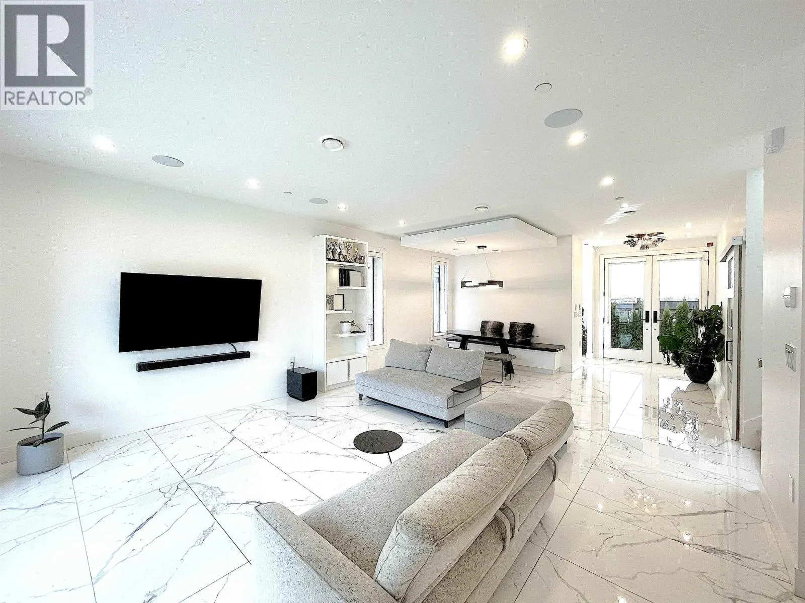 1633 SE MARINE DRIVE