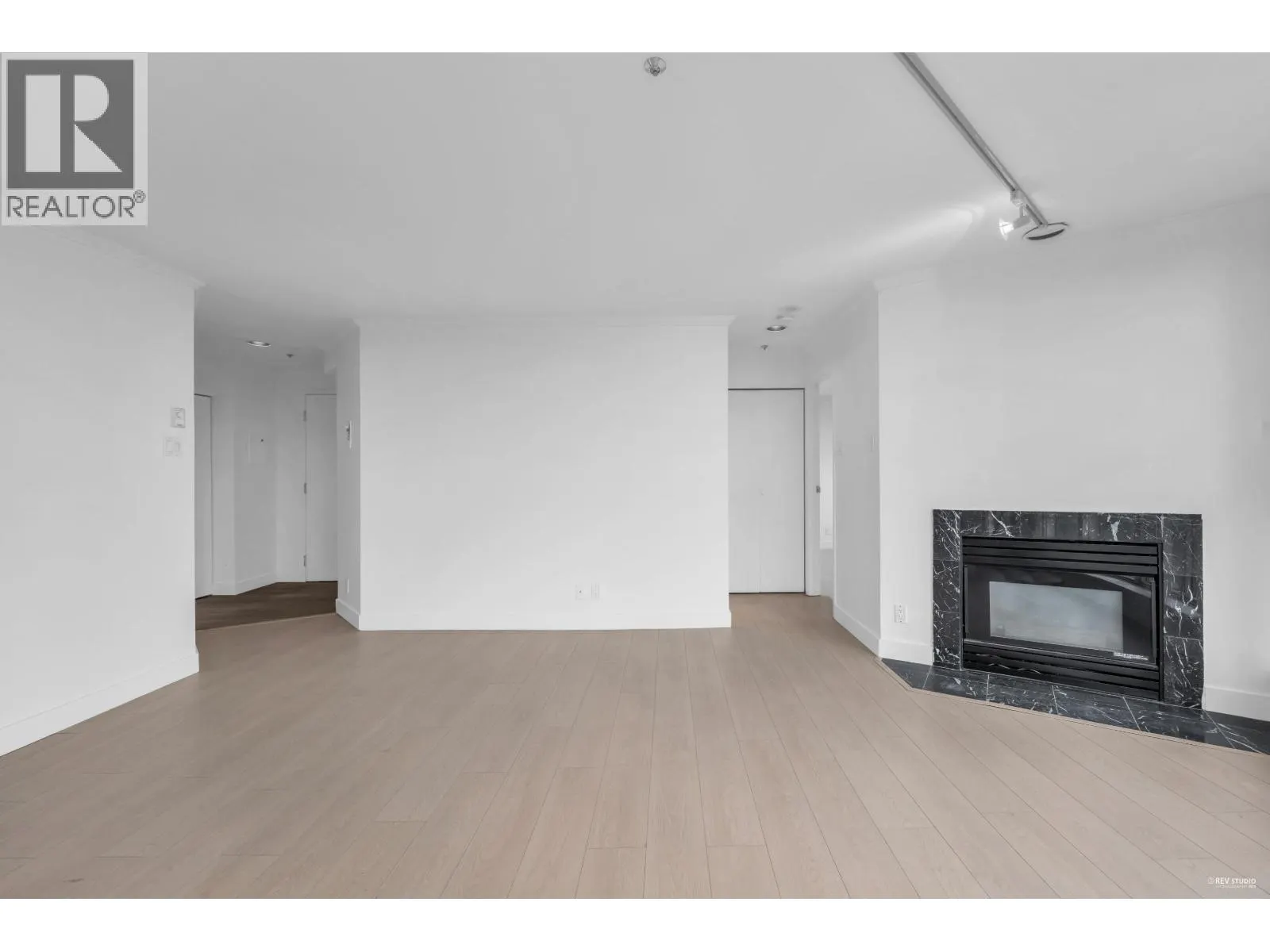 1202 8111 ANDERSON ROAD
