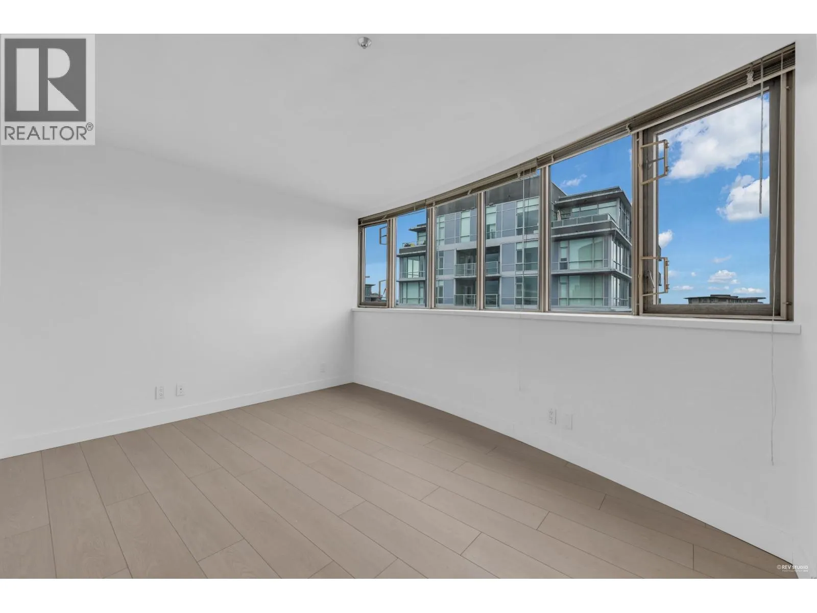 1202 8111 ANDERSON ROAD