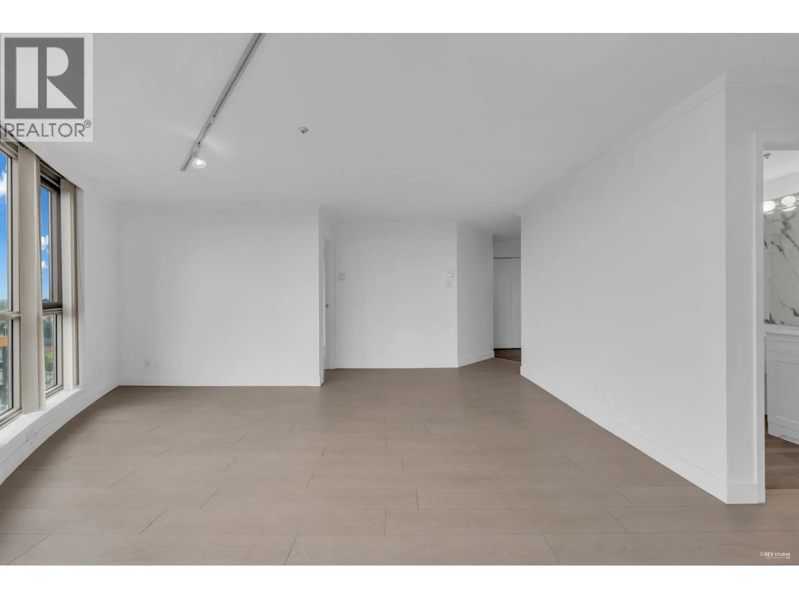 1202 8111 ANDERSON ROAD