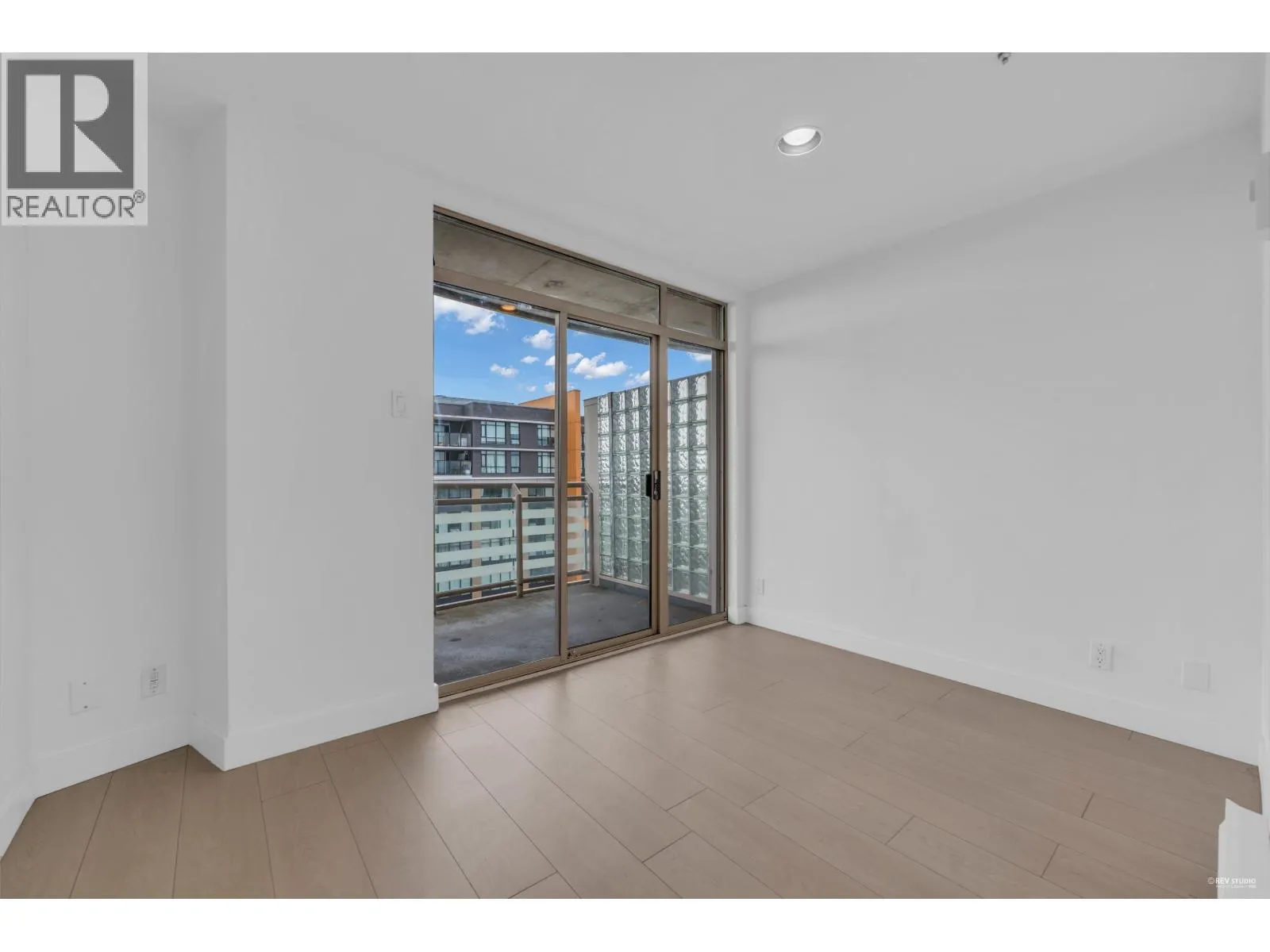 1202 8111 ANDERSON ROAD