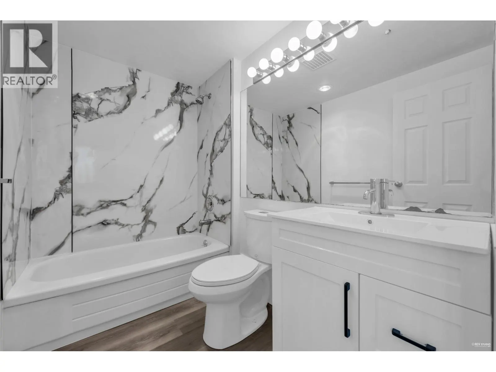1202 8111 ANDERSON ROAD