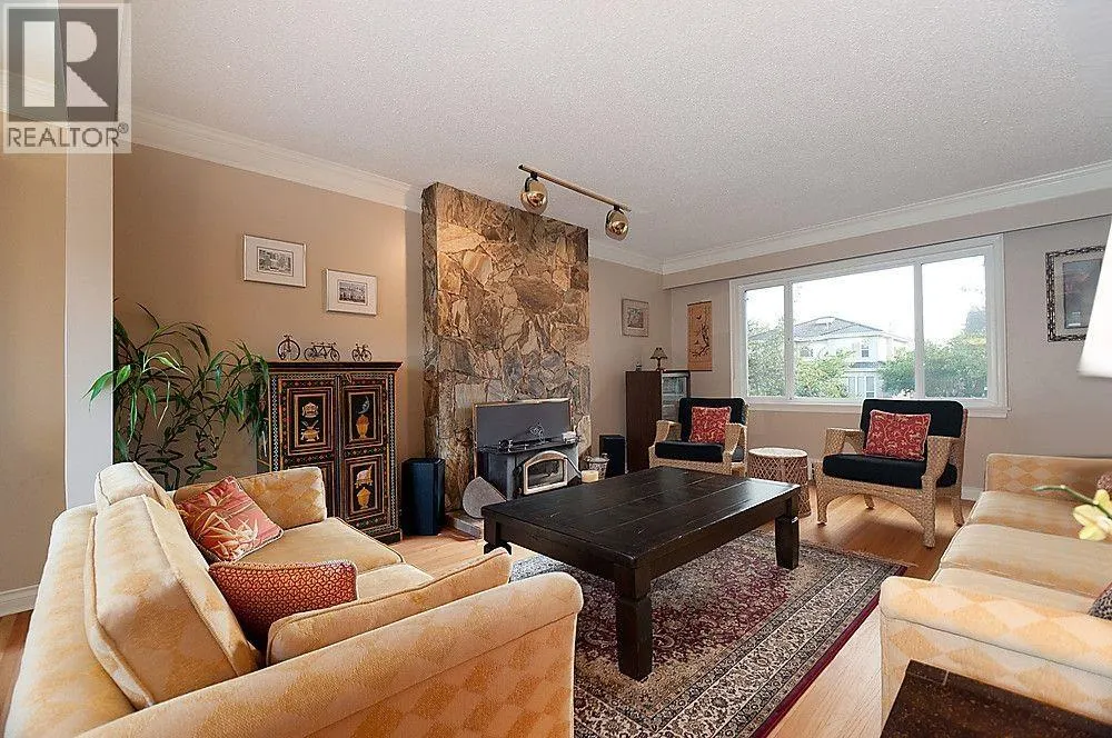 115 W 43RD AVE