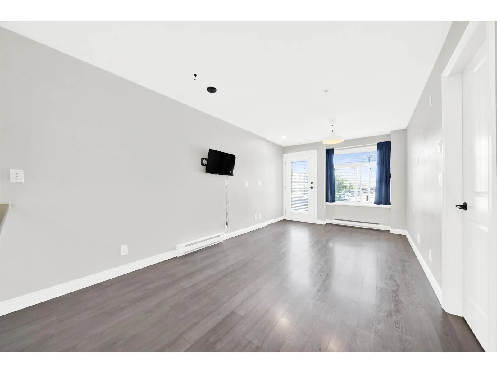 279 20180 FRASER HIGHWAY