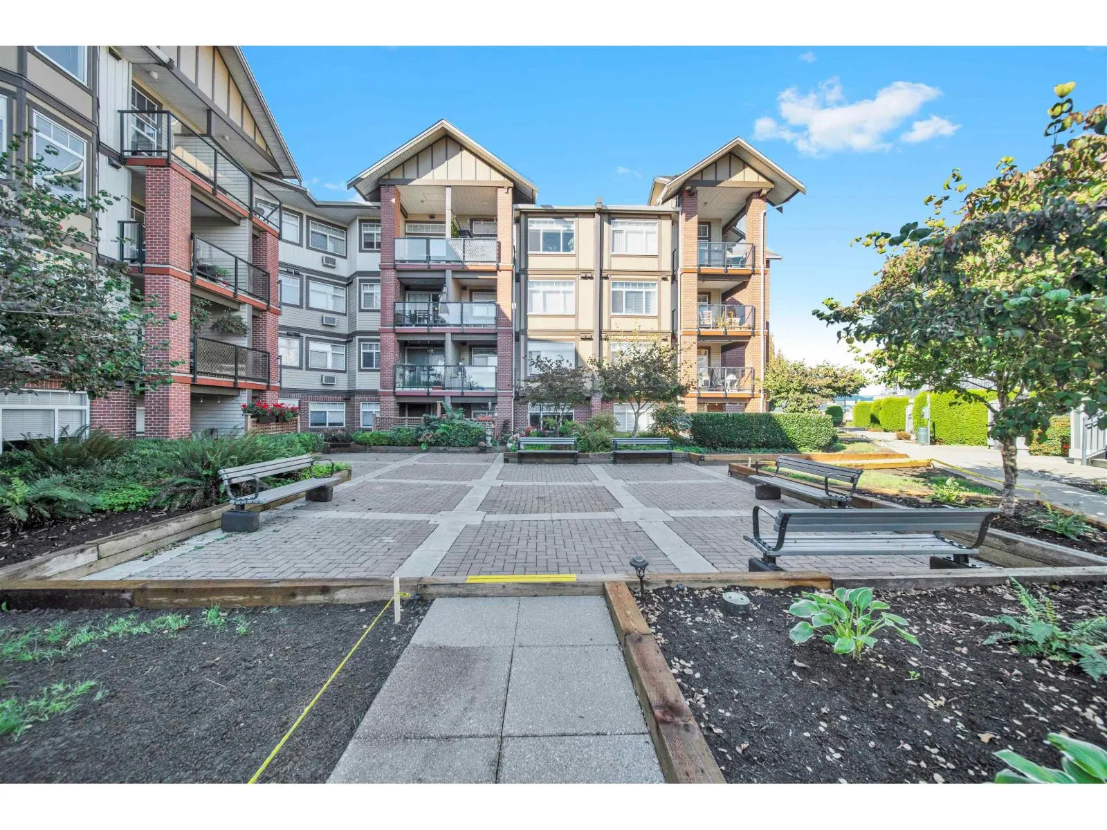 279 20180 FRASER HIGHWAY