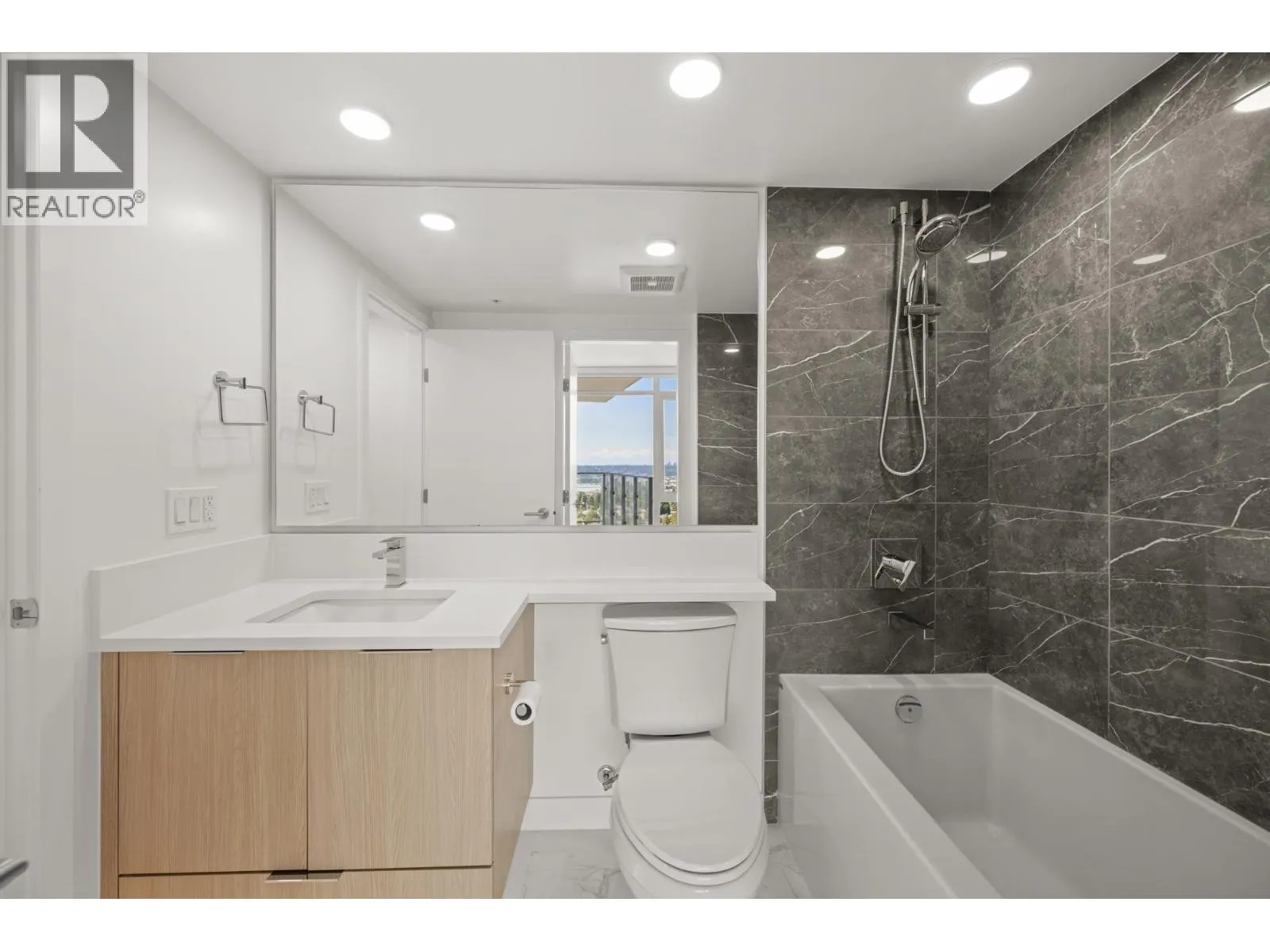 1305 7683 PARK CRESCENT