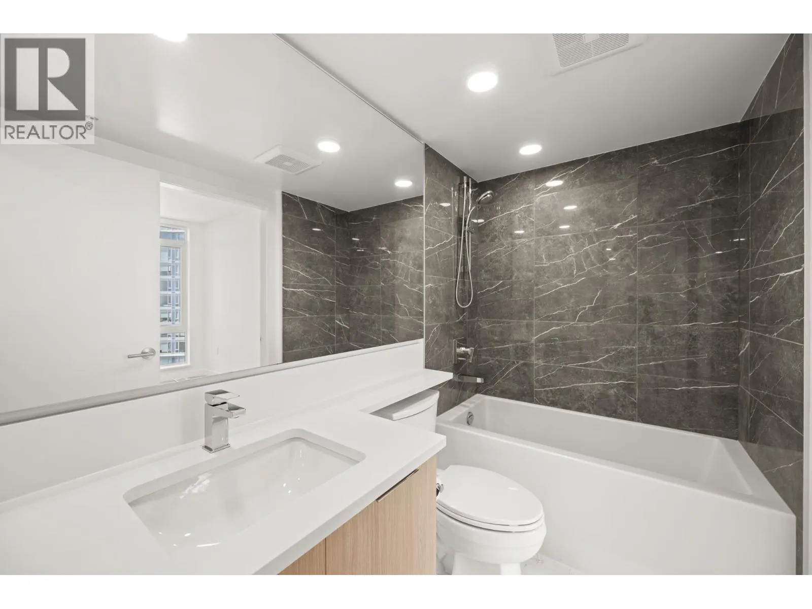 1305 7683 PARK CRESCENT